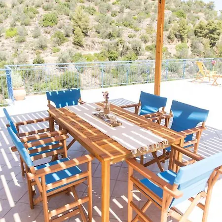 Althea - Cozy With Spacious Terrace Views Appartement Galatás