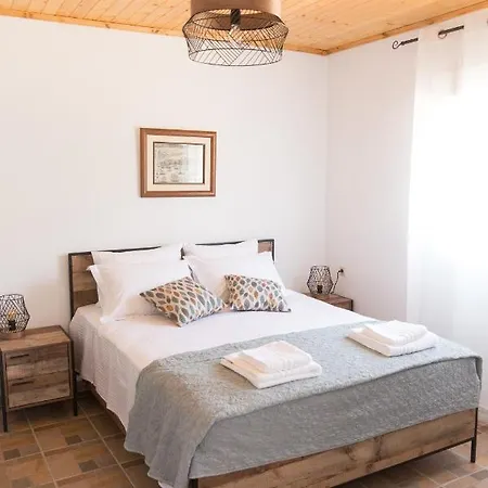 Althea - Cozy With Spacious Terrace Views