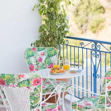 Althea - Cozy With Spacious Terrace Views Appartement *