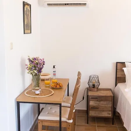 Althea - Cozy With Spacious Terrace Views Appartement Galatás