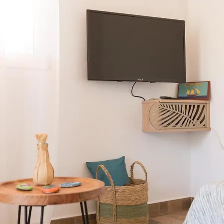 Althea - Cozy With Spacious Terrace Views