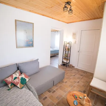 Althea - Cozy With Spacious Terrace Views *