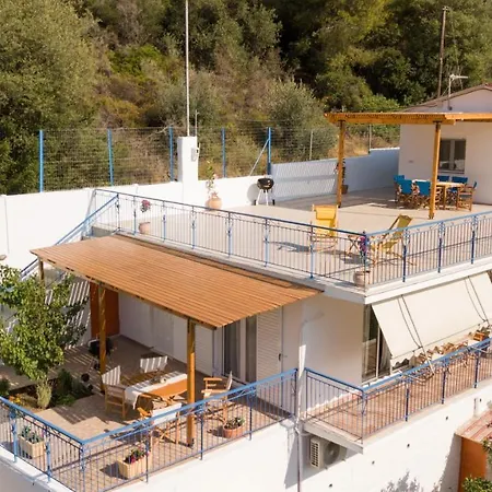 Althea - Cozy With Spacious Terrace Views Galatás