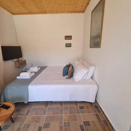 Althea - Cozy With Spacious Terrace Views