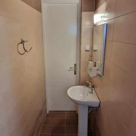 Althea - Cozy With Spacious Terrace Views Galatás