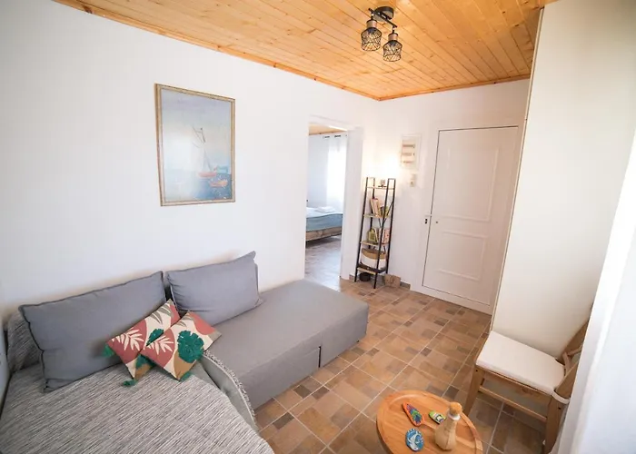 Althea - Cozy With Spacious Terrace Views *