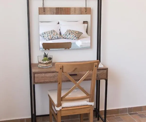 شقة Althea - Cozy With Spacious Terrace Views *