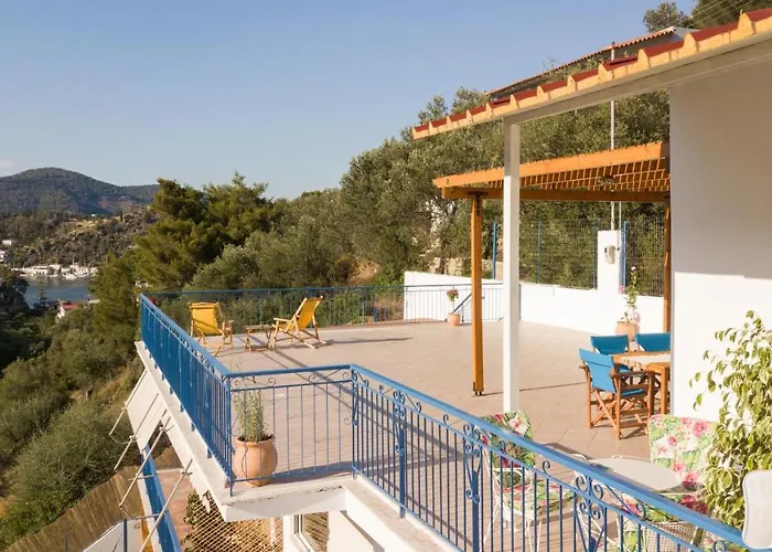 شقة Althea - Cozy With Spacious Terrace Views