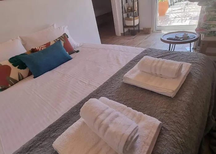 Althea - Cozy With Spacious Terrace Views *