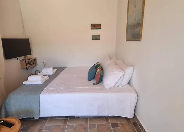 Althea - Cozy With Spacious Terrace Views