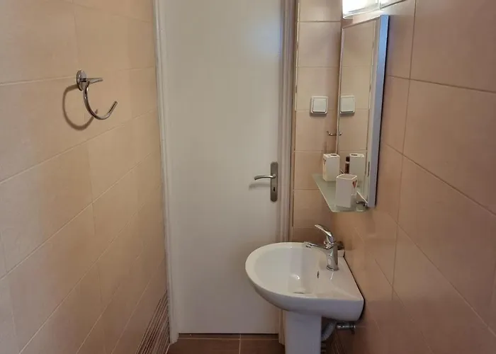 Althea - Cozy With Spacious Terrace Views Galatás